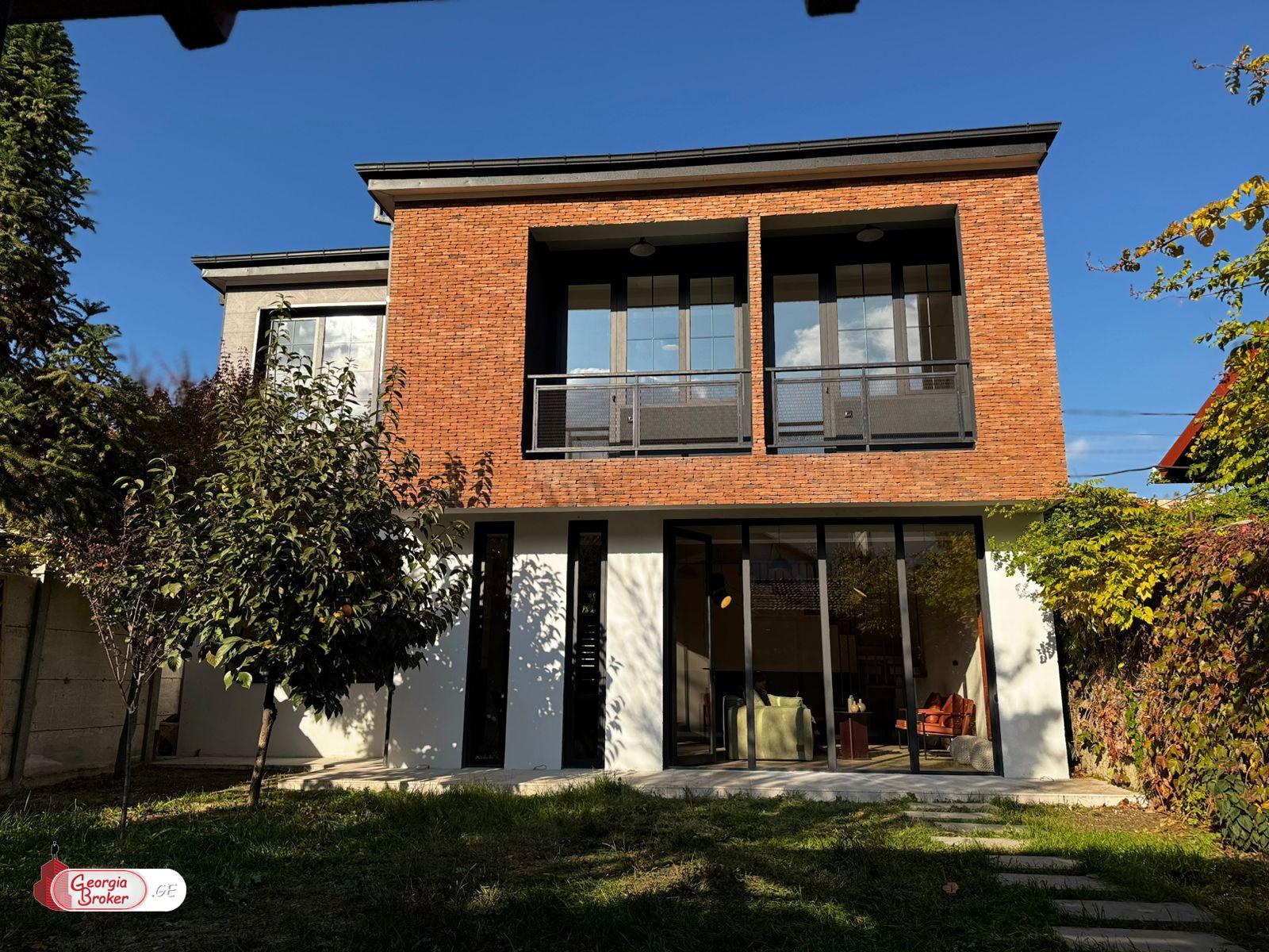 იყიდება ახალი გარემონტებული 5 ოთახიანი სახლი ისანში